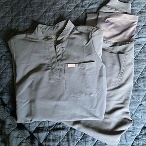 Figs maternity scrub set, xs maternity top, small maternity bottoms